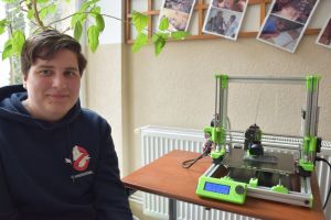 FOTO Un elev de la Şcoala „Radu Selejan” din Sibiu şi-a făcut propria imprimantă 3D