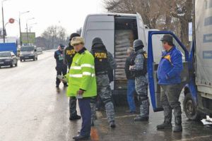 Controale în trafic. Sute de kilograme de alimente confiscate de inspectorii DSVSA