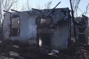 Un bărbat a murit ars de viu după ce casa i-a luat foc