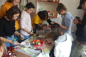 Elevi câmpulungeni, alături de copii cu dizabilităţi, în cadrul proiectului „4/4 pentru ...