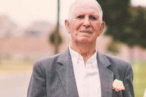 L-aţi văzut? Bărbat de 87 de ani dispărut de acasă, căutat de familie