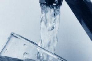 Scandalul apei şi canalizării în zona de câmpie continuă. Mai multe comune au părăsit Aqua Invest