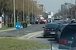 FOTO. Tamponare violentă pe strada Careiului. Trafic îngreunat