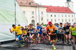 Bibliotecară de la Astra la maratonul Sibiului – Aleargă pentru o bibliotecă în Săcădate