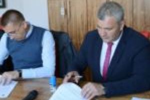 Canalizare extinsă la Peciu Nou! Peste 5 milioane de lei se duc pe apele uzate!