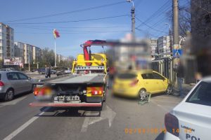Atentie soferi. Politia Locala Constanta sanctioneaza conducatorii auto care opresc in loc nepermis (galerie foto)