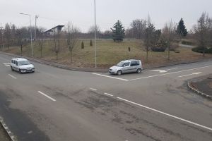 ATENȚIE ȘOFERI! Se schimbă prioritatea la o intersecţie din municipiu (GALERIE FOTO)