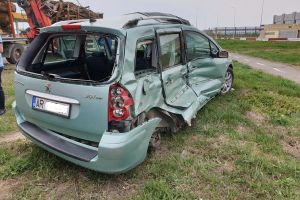 ACCIDENT GRAV la ieşirea din Arad! O maşină s-a făcut PRAF