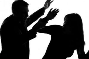 Revoltător! Șeful Poliţiei din Bacău încurajează violenţa asupra femeilor.