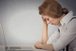 Caz tragic! S-a sinucis din cauza suprasolicitării la locul de muncă. Sute de persoane se află în aceeaşi situaţie