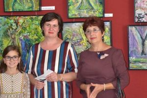 „Fantezie şi culoare “ – o expoziţie de succes la Comăneşti