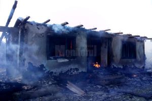 Două gospodării au fost afectate de un puternic incendiu la Boroaia
