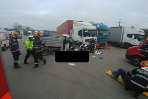Tragedia diminetii. Accident rutier grav. Un mort si noua raniti. Patru masini distruse