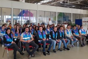 Viitorii ingineri, studenţi la UMFST, în vizită la două companii din domeniul auto