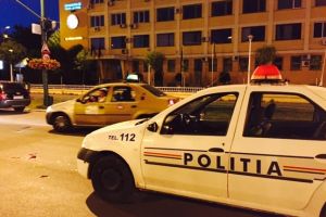Tineri ridicaţi de poliţie după ce au spart mai multe autoturisme în ultimele luni, la Timişoara