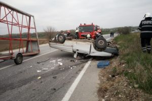 Accident MORTAL la Targsoru Vechi. Doua masini s-au izbit frontal