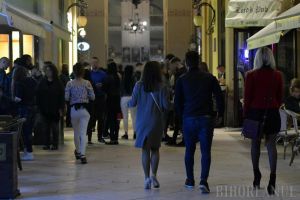 Trei pe unul, într-o nouă bătaie în Pasajul Vulturul Negru. Agresorii au fost prinşi de jandarmi