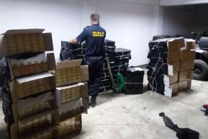 Focuri de armă după un contrabandist, la Negreşti Oaş. A intrat cu maşina într-un parapet