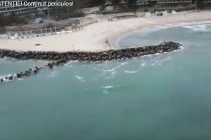 Pachete cu droguri au fost aduse de curenţi pe litoralul Mării Negre. Cei care le găsesc sunt sfătuiţi să nu le deschidă