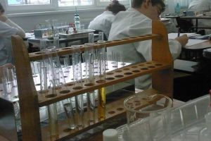 Doi elevi din Aiud şi Alba Iulia au obţinut MENȚIUNE MEN la etapa naţionala a Olimpiadei de Chimie. Diplomă de Excelenţă pentru judeţul Alba