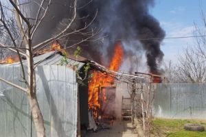 FOTO: Incendiu în Târgu-Mureş pe strada Podeni
