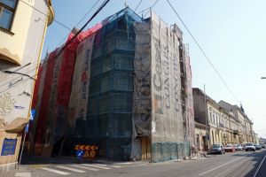 Constructorii au reluat lucrările de reabilitare a casei Nemes Áron din strada Primăriei (FOTO)