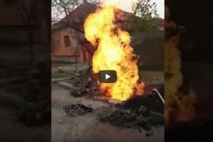 NEWS ALERT/ Conductă de gaz SPARTĂ, la Arad! Flăcări de câţiva metri (FOTO + VIDEO)