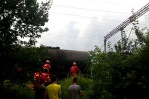 ULTIMĂ ORĂ: Copil de 13 ani în stare gravă, după ce a urcat pe un vagon de tren şi a fost electrocutat