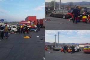 FOTO/ Accident MORTAL pe DN1: Un şofer de 73 de ani a murit după ce a intrat cu maşina într-un TIR şi apoi a fost proiectat în altă maşină. Alte două persoane au fost rănite