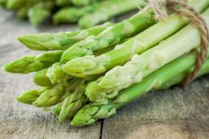 Sparanghelul e bun pentru sănătate, dar e şi un afrodisiac puternic