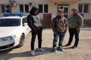Trei tineri din Somalia, Algeria si Eritreea au fost retinuti la frontiera