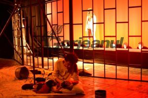 La Turda – Aplauze la scenă deschisă pentru actorii Teatrului “Elvira Godeanu”