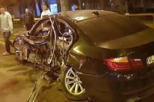 BMW făcut praf în Complexul Studenţesc. Două persoane la spital pentru investigaţii