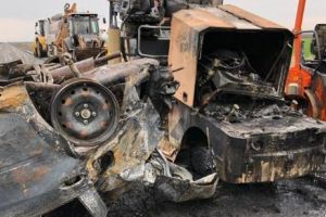 Accident cumplit pe Autostrada Soarelui. Un autoturism şi utilaje de la Drumuri, în flăcări