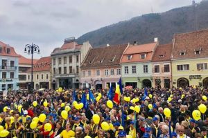 ÎN DIRECT: PNL îşi lansează candidaţii în Piaţa Sfatului