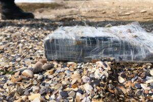 Un nou pachet cu droguri, gasit pe plaja din 23 August, judetul Constänta