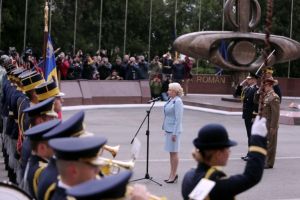 De unde le scoate? Viorica Dăncilă a gafat din nou, de data aceasta la o ceremonie militară (VIDEO)