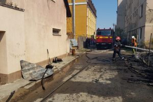 ​Incendiu violent la Targu Mures. O locuinta a fost mistuita de flacari. O femeie a ars de vie in casa (galerie foto)