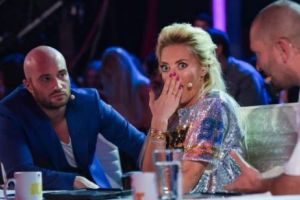 Momente halucinante la iUmor! A venit cu sicriul pe scenă. Audienţele au explodat. News alert