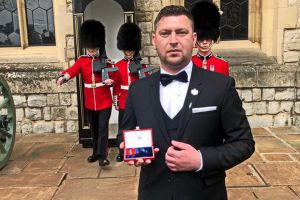 Răsplată pentru curaj: Eroul român din timpul atentatului de la Londra a fost distins de Regina Marii Britanii (FOTO)