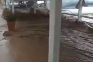 Alertă în Grecia! Inundaţii puternice au devastat mai multe oraşe. Autorităţile intervin de urgenţă. VIDEO