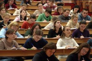 Şoc în Educaţie. Pedeapsa cu închisoare pentru studenţii frauduloşi