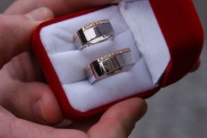 Anul acesta se poartă verighete negre!