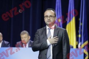 Europarlamentarul Cristian Buşoi, acuzat că a terorizat un avion întreg, laolaltă cu 55 de invitaţi! Liberalul dezminte