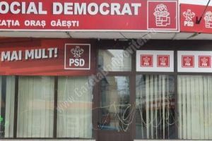 Sediul PSD Găeşti, mâzgălit cu muştar