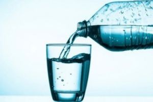 ALERTĂ de gradul 0! Cunoscută marcă de apă plată INFESTATĂ cu E-COLI! Autorităţile tac! Consumatorii merită să ştie!