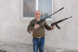 DÂMBOVIȚA: Un consilier liberal şi-a etalat armele pe facebook. Pe cine ameninţă