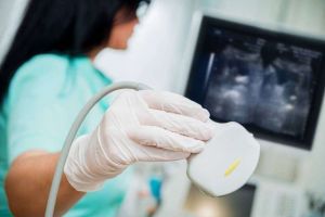 Medic ginecolog din Braşov, condamnat la închisoare cu suspendare pentru neglijenţă în serviciu