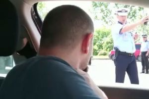 Slugile Partidului: În ziua mitingului PSD, poliţiştii din Târgovişte le-au cerut şoferilor ”parola” pentru a intra în oraş (VIDEO)