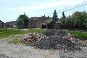 Aviz pentru cei care aruncă DEȘEURILE pe spaţiul public! Poliţia locală efectuează VERIFICĂRI în mai multe zone din municipiu (GALERIE FOTO)